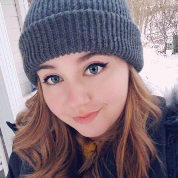 Meet your Posher, Kayla - Picture 1 of 1